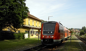 VT 612 555-3 mit RE 3063 in Trebgast - Foto: Volker Seidel, Münchberg